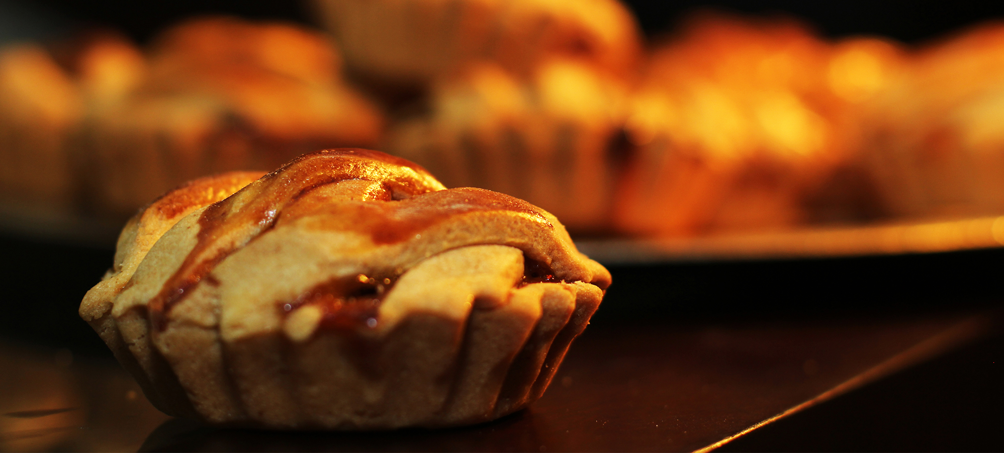 Tarta con pedazos de manzana